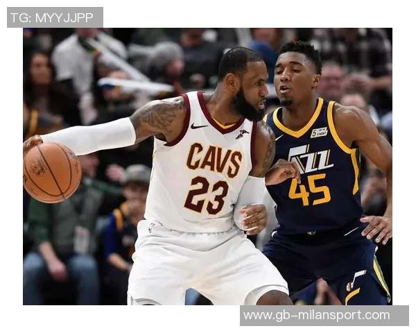 米切尔赞鲍尔赛场思维能力与詹姆斯相似认为这是球队所需的重要特质 米切尔赞鲍尔赛场思维能力与詹姆斯相似认为这是球队所需的重要特质