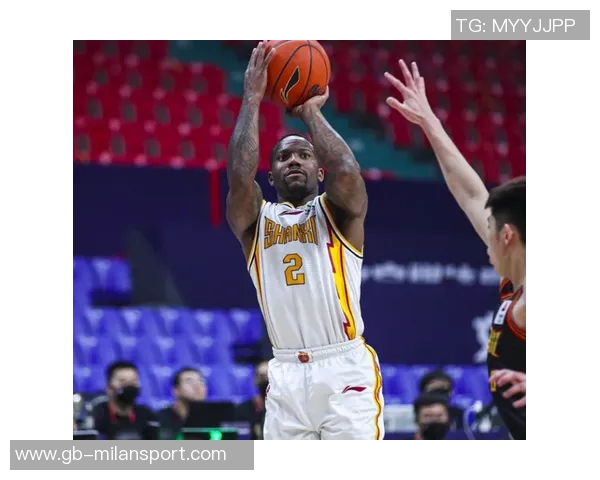 豪泽三分火力全开10投6中助力球队斩获18分3篮板1断1帽