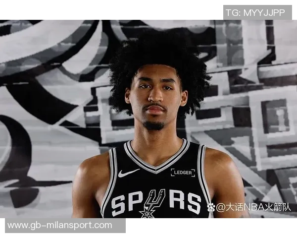 马刺新星哈珀表现亮眼8中4三分1中1助攻8次助球队未来可期 马刺新星哈珀表现亮眼8中4三分1中1助攻8次助球队未来可期