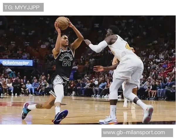 瓦塞尔表现平平三分球失准但仍贡献12分6板助球队稳定发挥 瓦塞尔表现平平三分球失准但仍贡献12分6板助球队稳定发挥