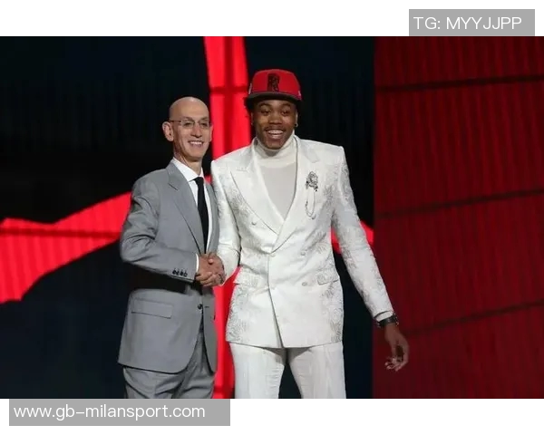 萨姆米切尔称斯科蒂巴恩斯潜力超越小卡在组织和防守方面更具优势 萨姆米切尔称斯科蒂巴恩斯潜力超越小卡在组织和防守方面更具优势