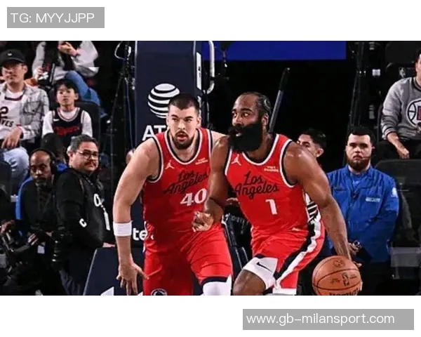 快船与绿军首发对决小卡携连胜阵容迎战杰伦布朗与祖巴茨复出替补阵容